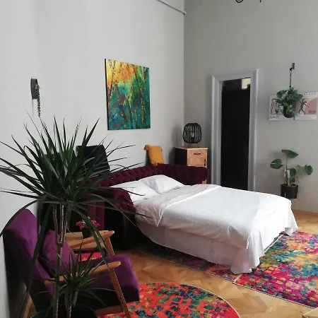 Old Town Center Apartment *